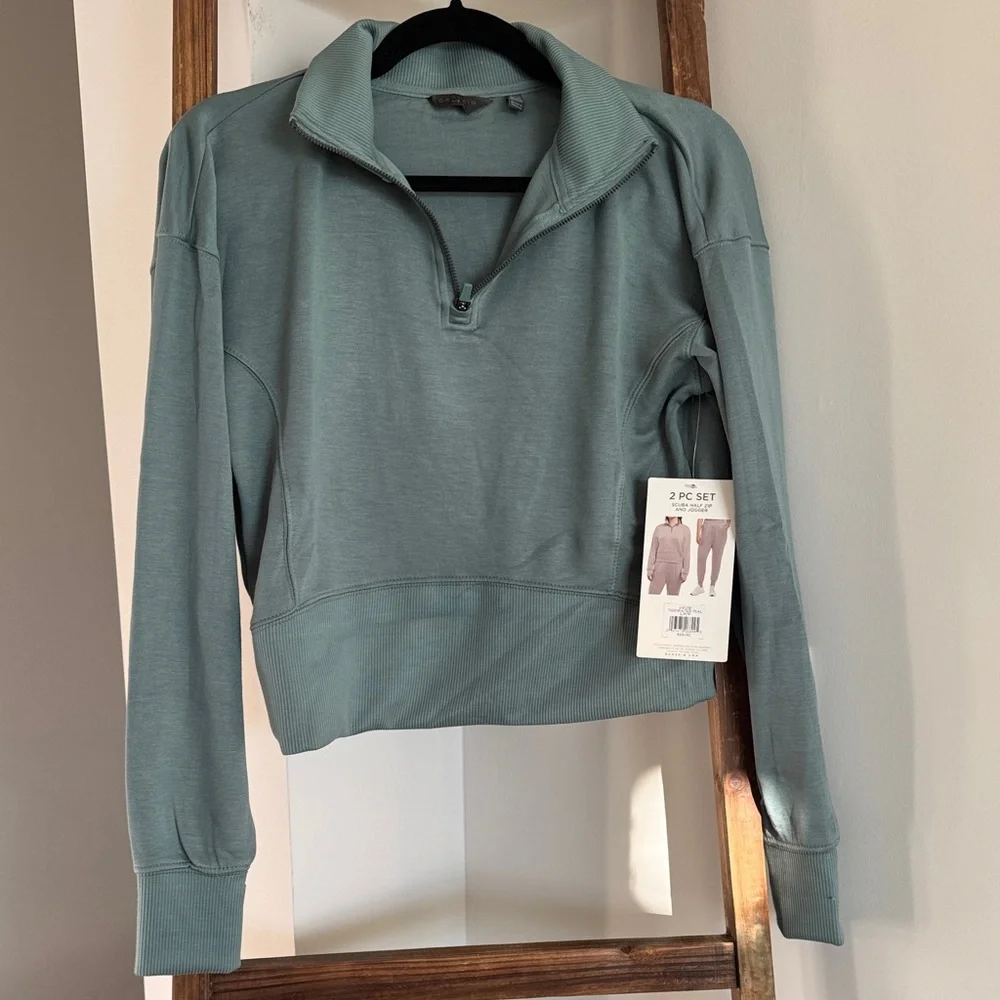 Danskin Women's Green Half-Zip Sweatshirt - Picture 1 of 5